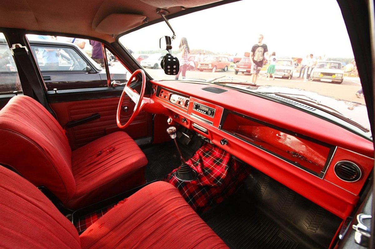 ГАЗ 2401 салон красный