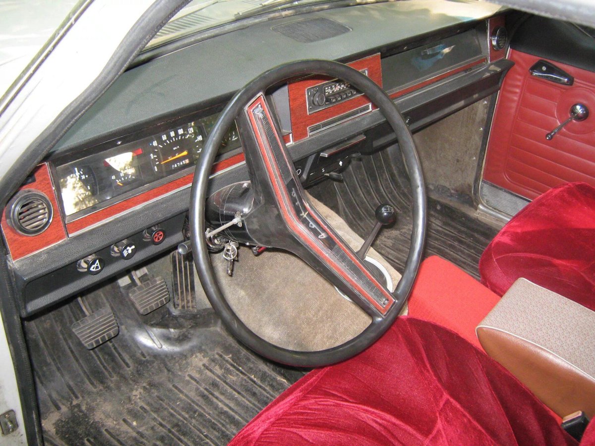 ГАЗ 2410 красный салон