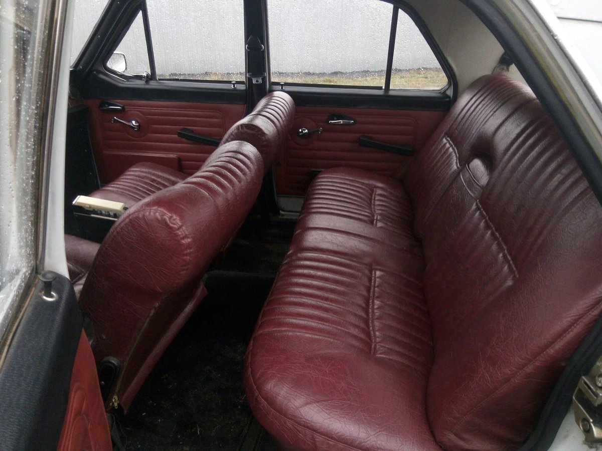 Волга ГАЗ 3102 салон оригинал