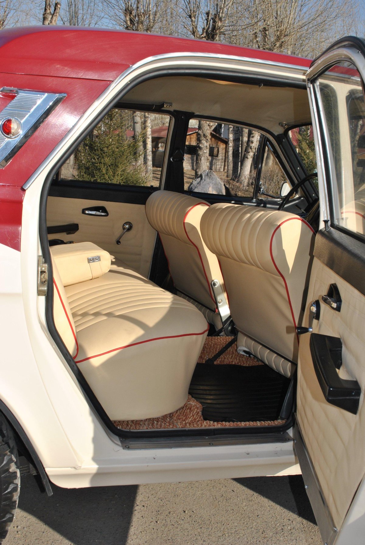 ГАЗ 2410 красный салон