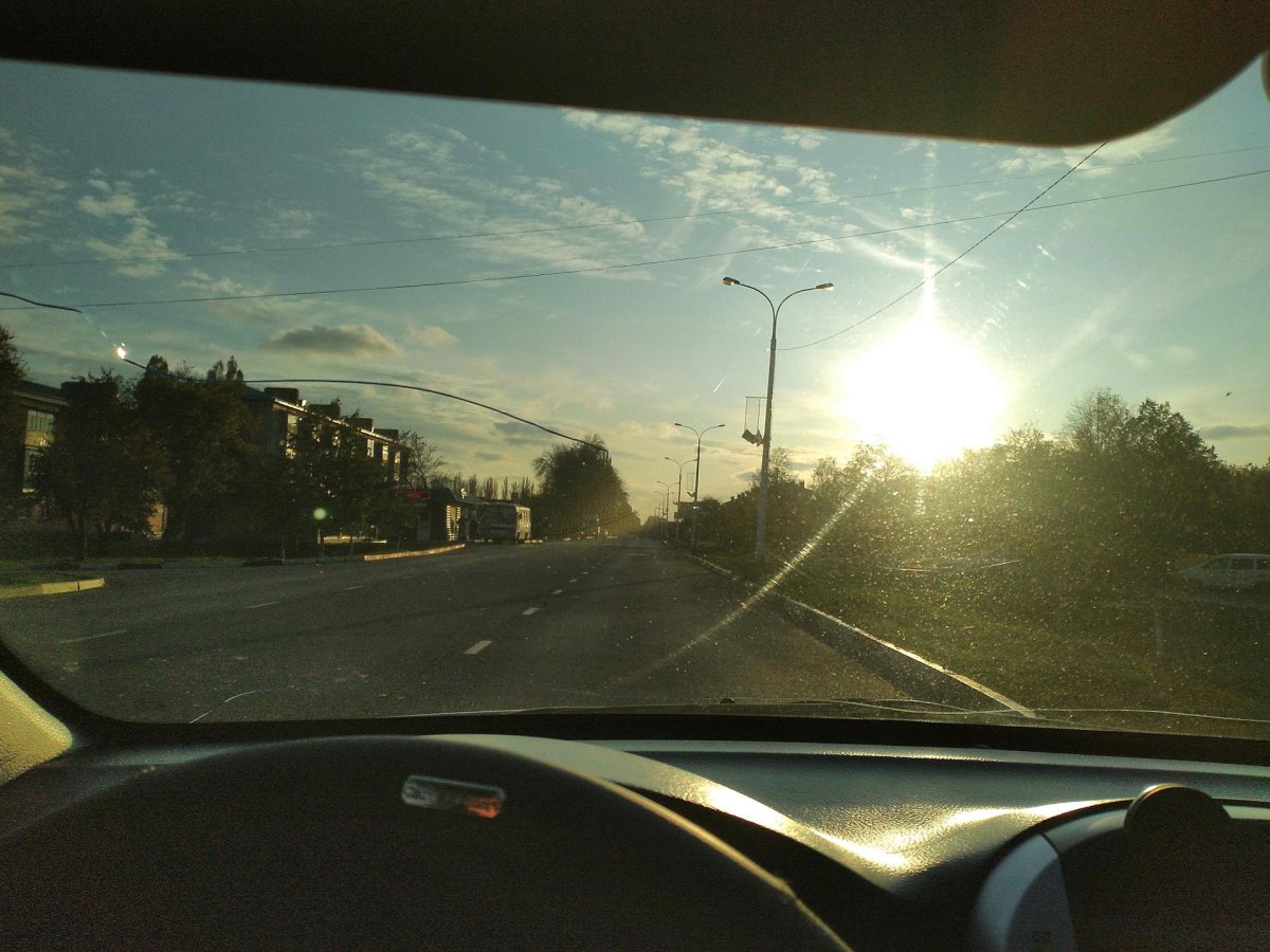 Лобовое стекло вид из машины