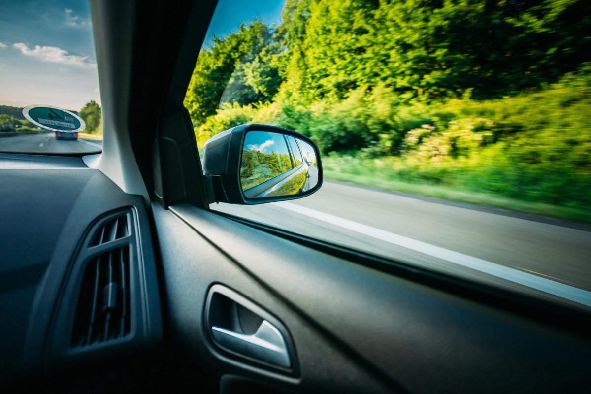 Из окна автомобиля