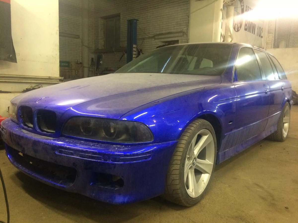 BMW e39 Candy Blue