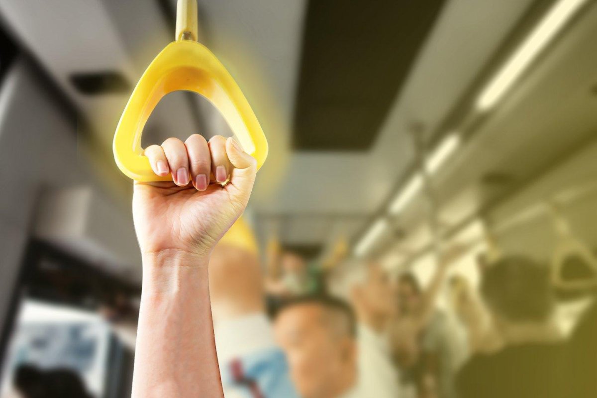 Держитесь за поручни