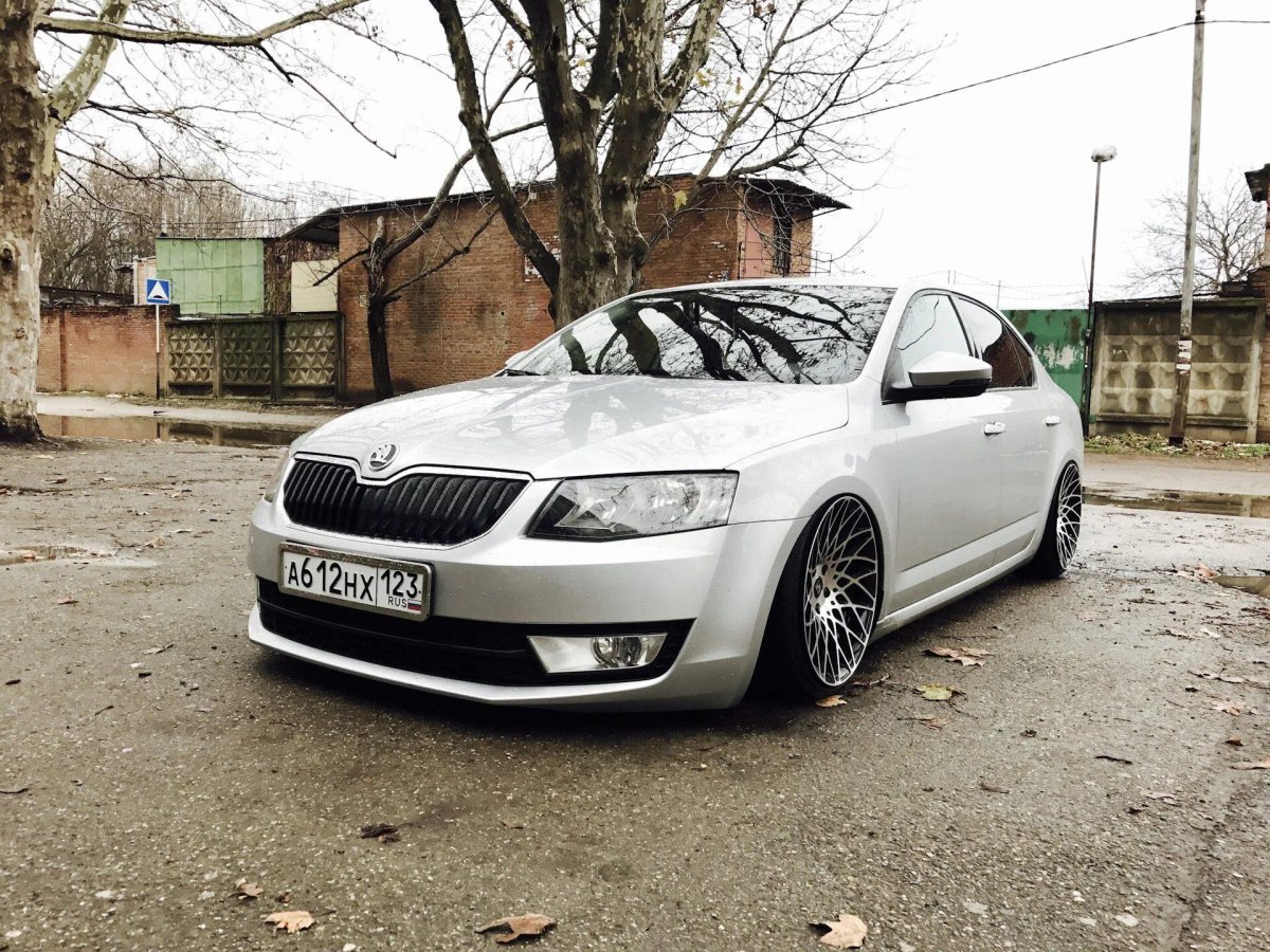 Skoda Octavia 2012 stance