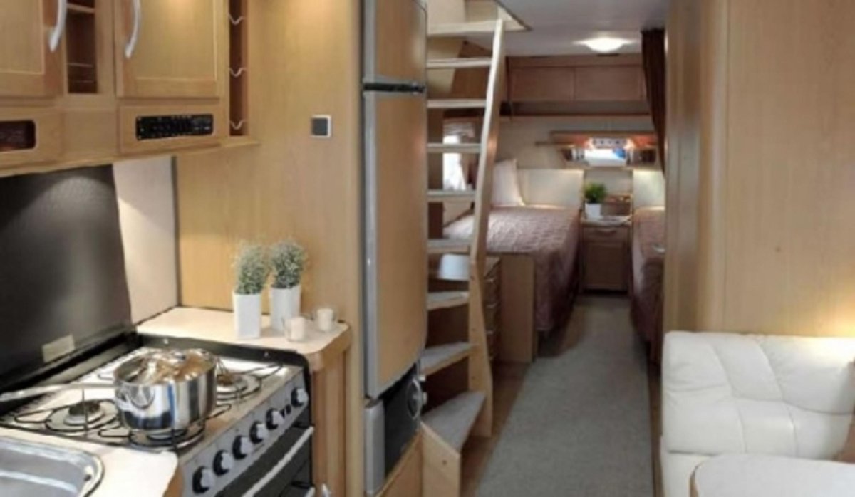 Двухэтажный кемпер автодом