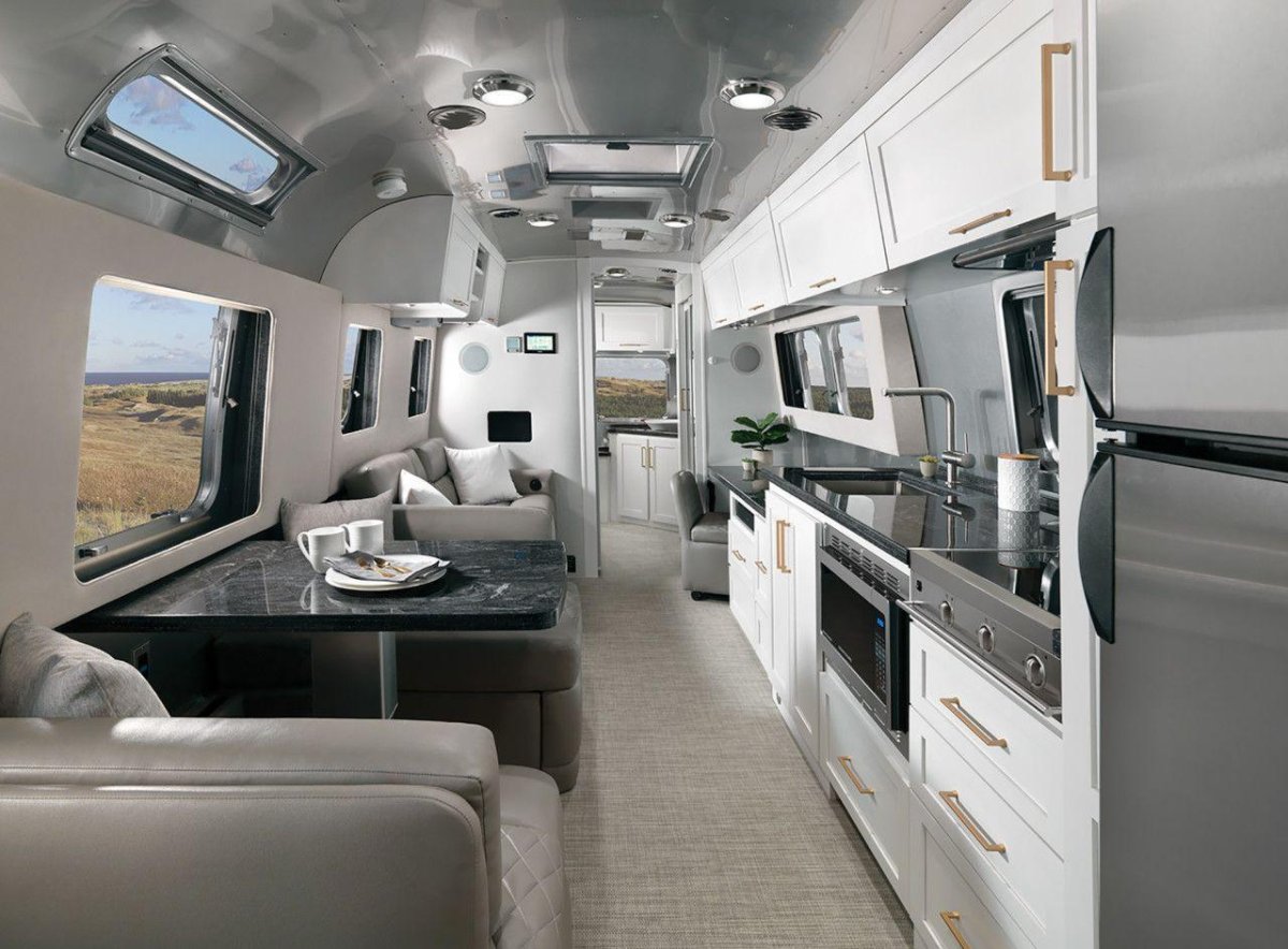 Airstream Classics 2020 — культовый автодом