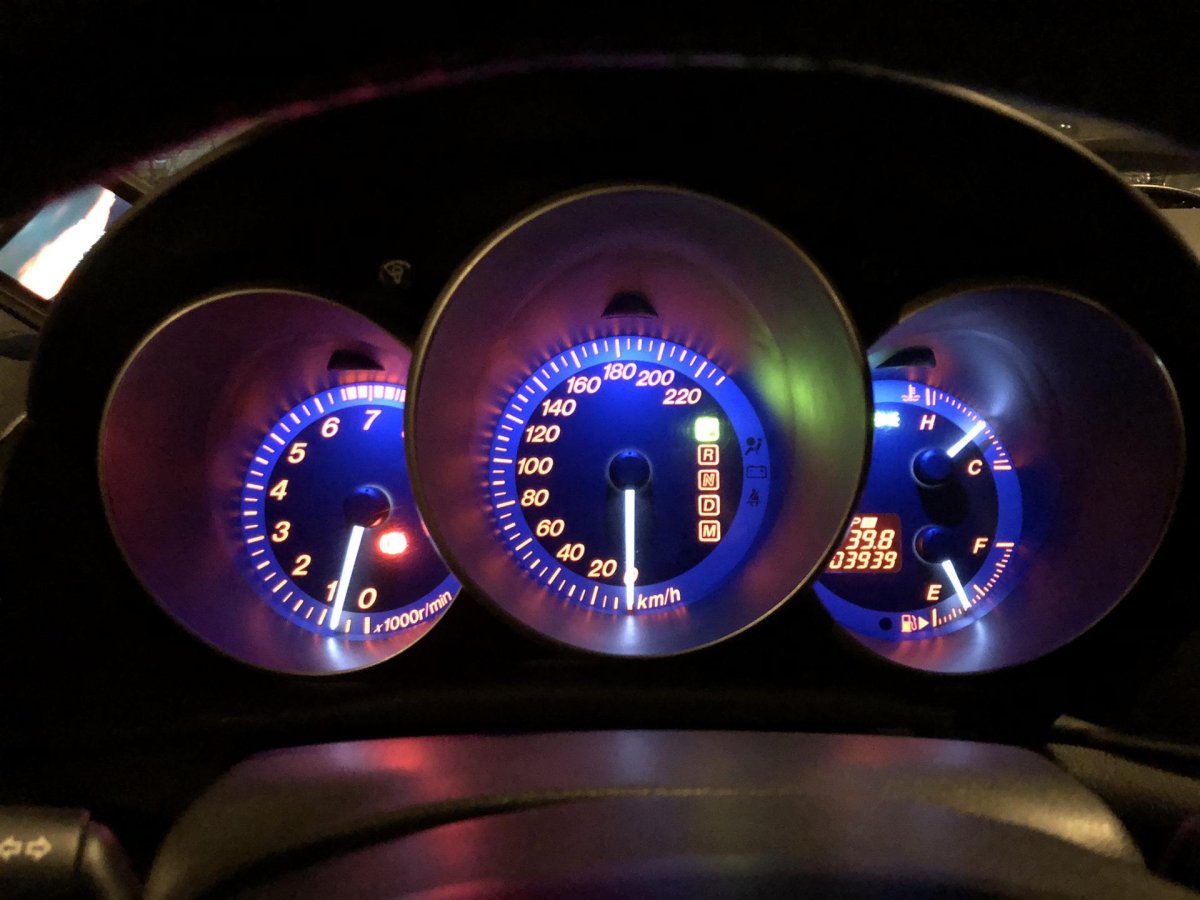 Mazda 3 приборная панель