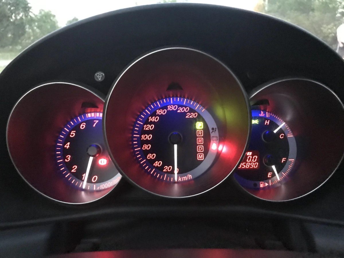 Mazda 3 приборная панель