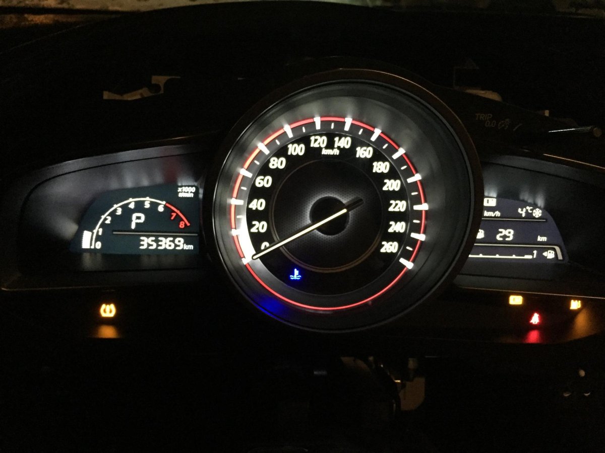 Панель приборов Mazda 3