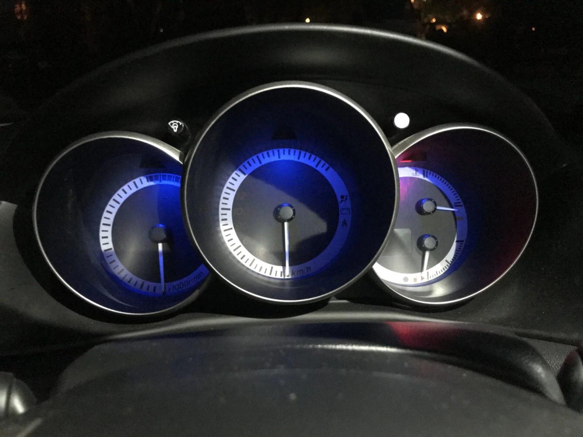 Приборная панель Mazda 3 BK