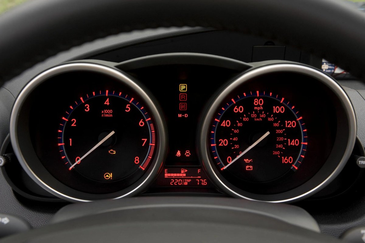 Mazda 3 2011 приборная панель
