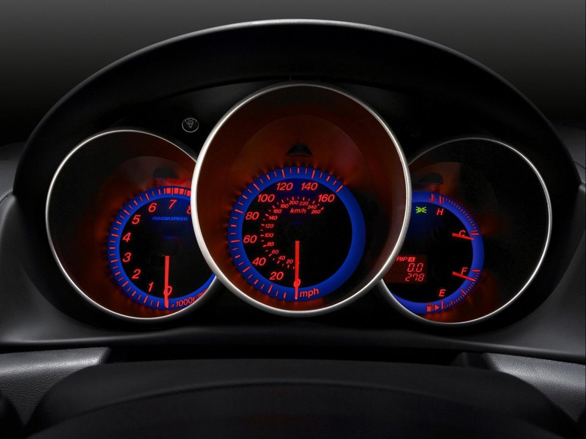 Mazda 3 приборная панель
