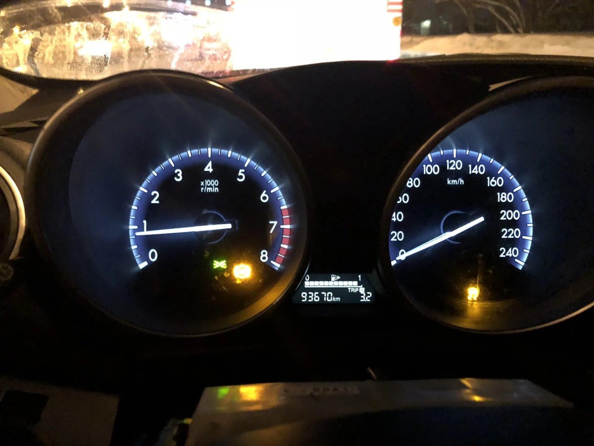 Mazda 3 BL приборка