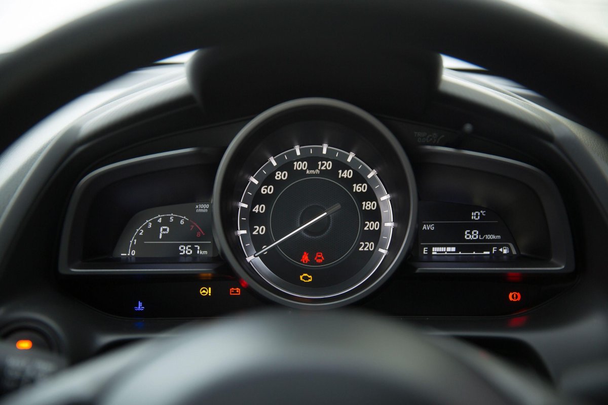 Mazda 3 2014 приборная панель