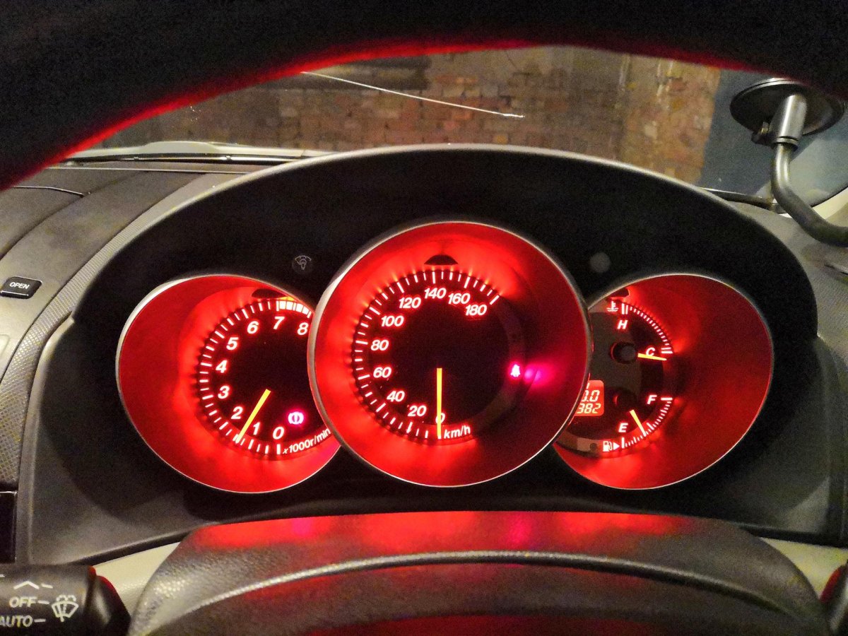 Приборка Мазда 3