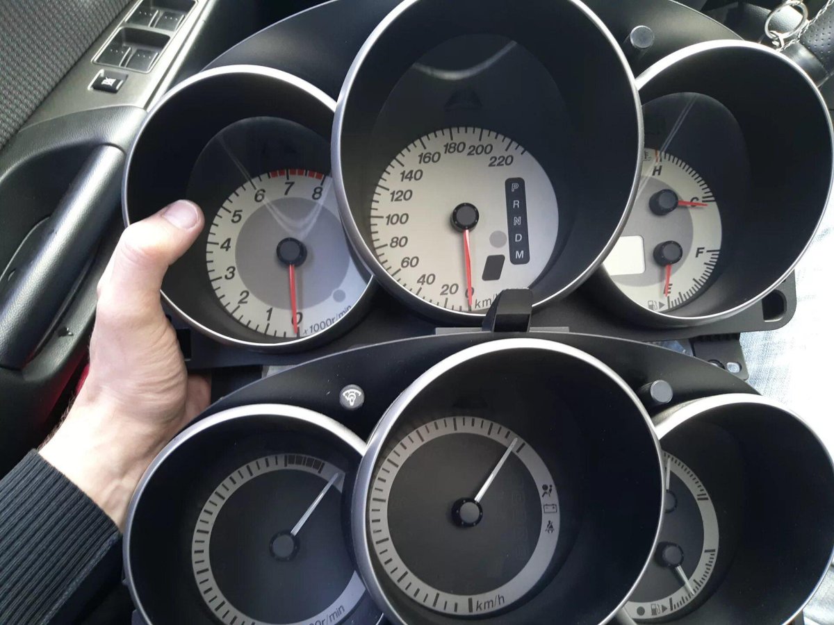 Панель приборов Мазда 3 2008 года