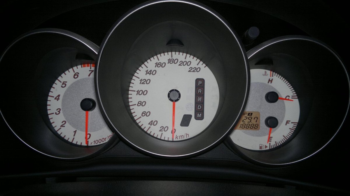 Mazda 3 BK панель приборов