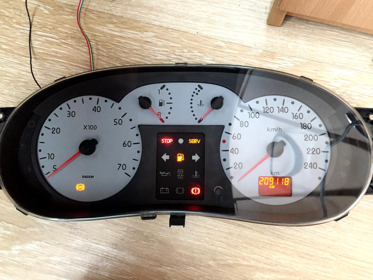 Renault symbol 2007 приборная панель