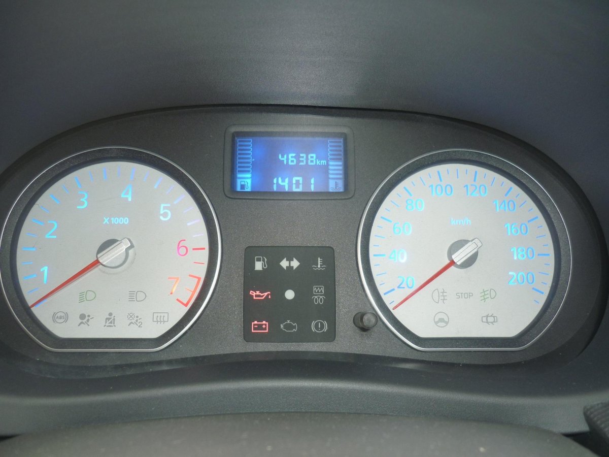 Панель Рено Логан 1