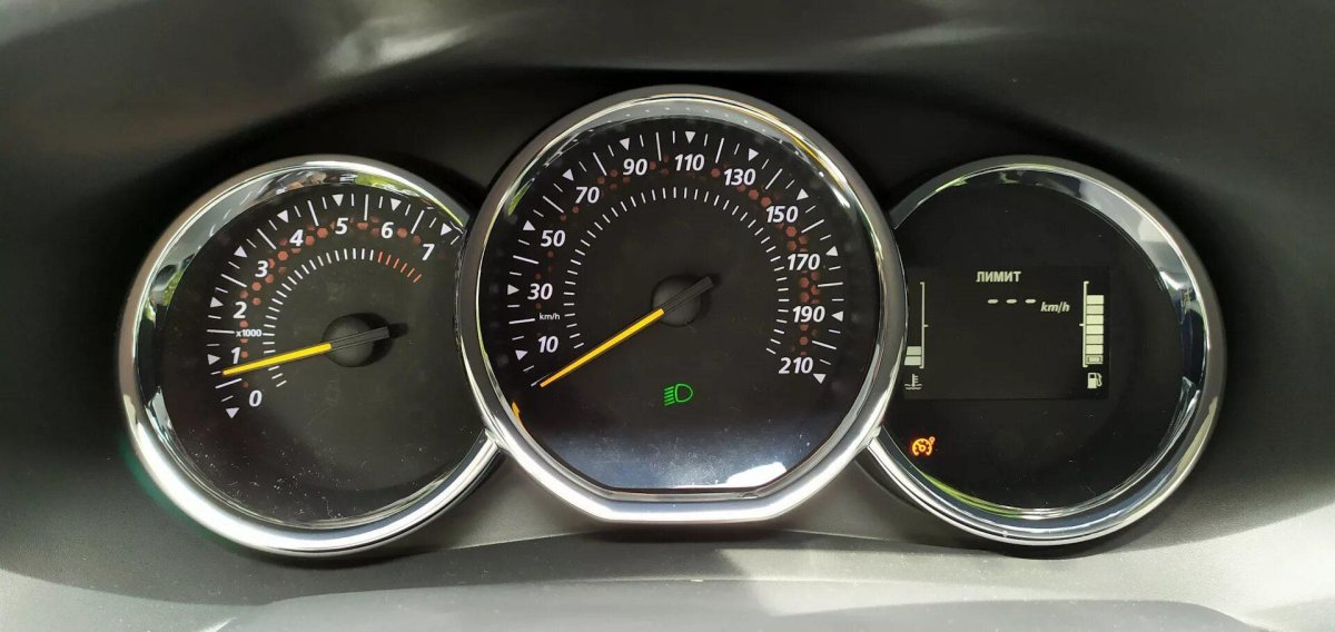 Приборная панель Renault Logan 2