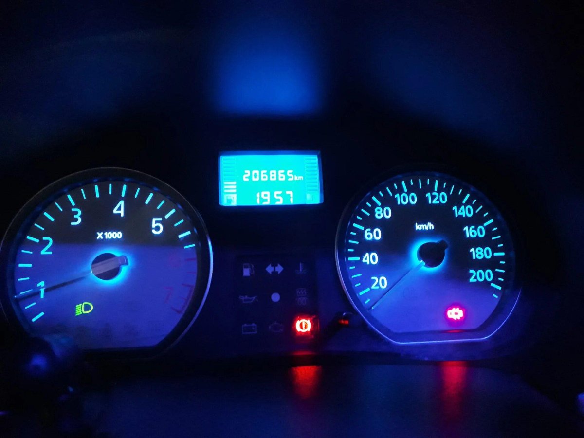 Панель приборов Рено Логан 1