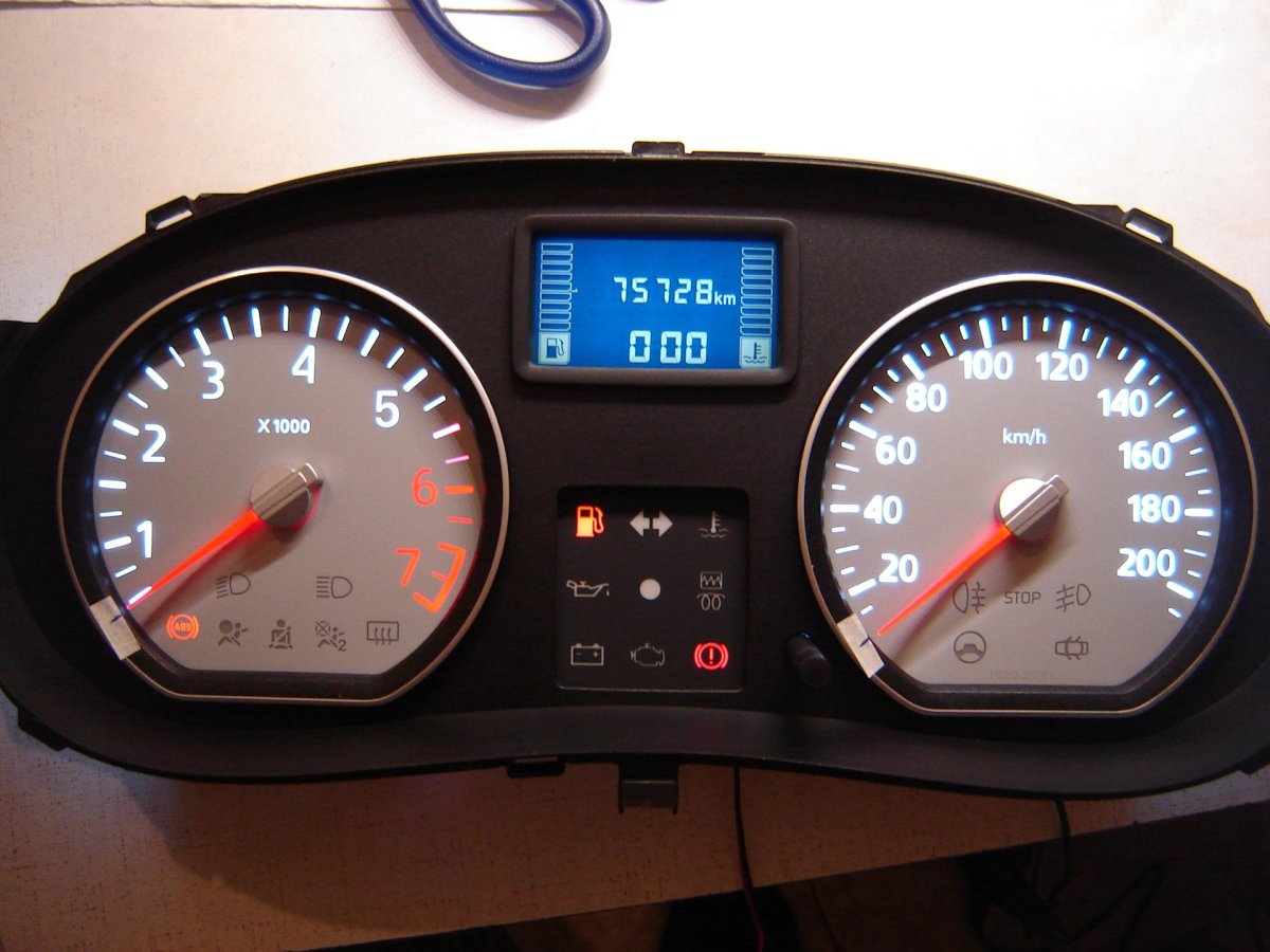 Приборка Логан 1