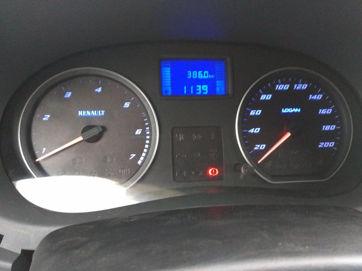 Панель приборов Рено Логан 1