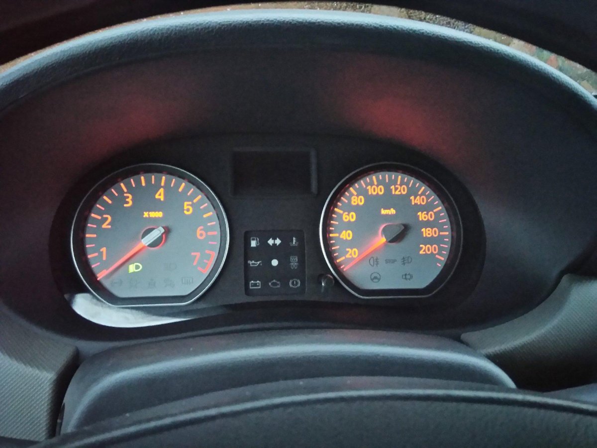 Логан 2 пниьорка