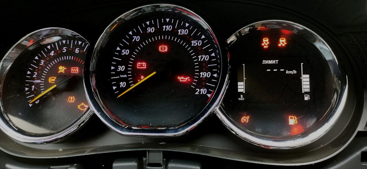 Renault Sandero Stepway приборная панель