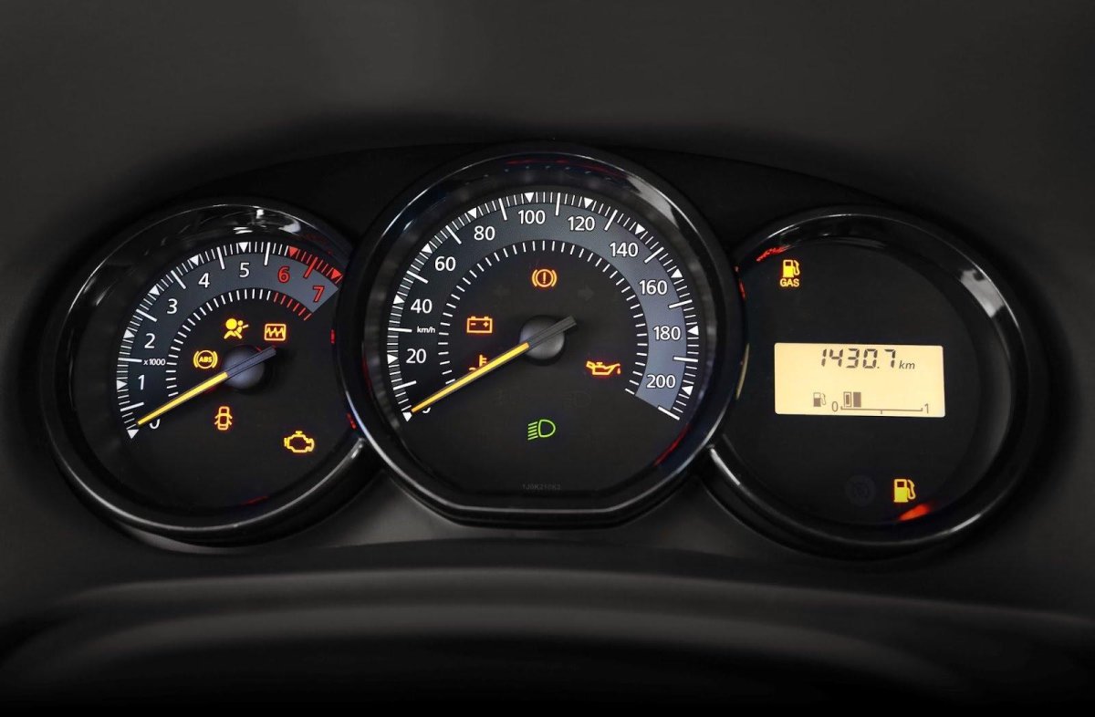 Приборка Рено Логан 2