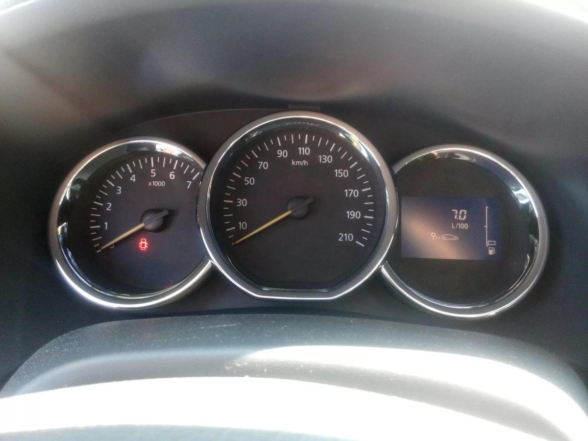 Приборная панель Рено Логан 2