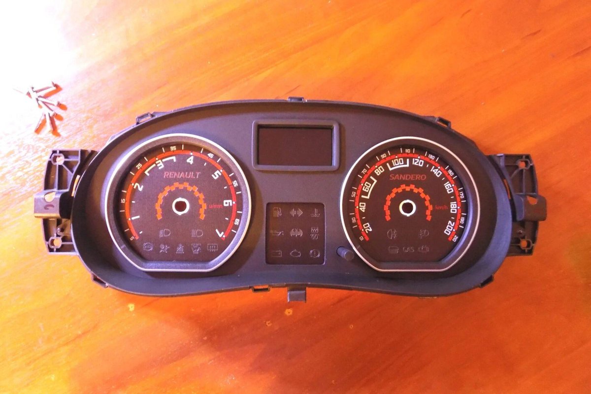 Приборная панель Логан 1