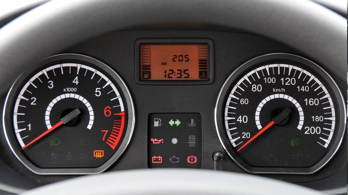 Renault Sandero 2012 комбинация приборов