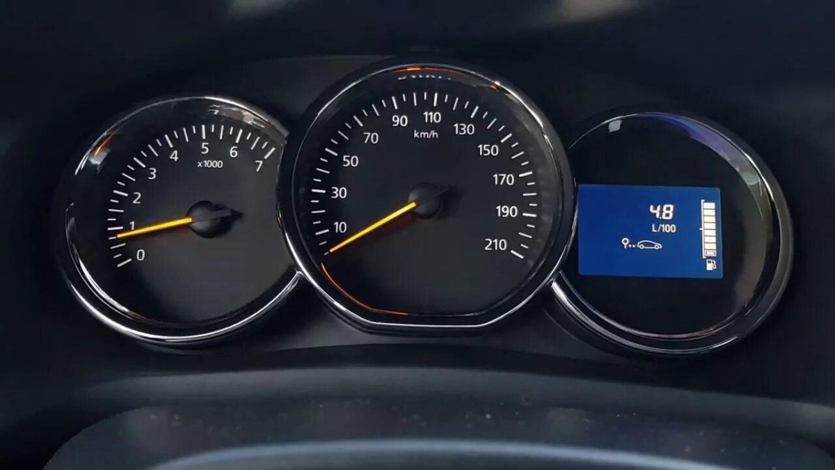 Renault Logan комбинация приборов