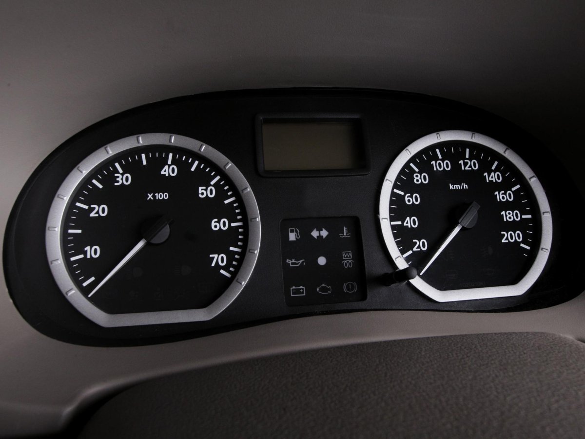 Панель Рено Логан 1