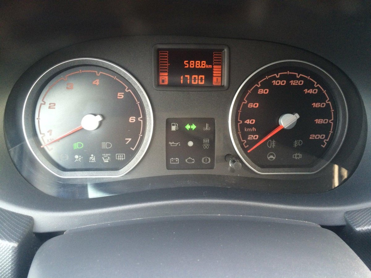 Приборка Логан 1