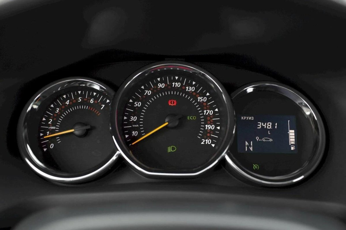 Приборная панель Рено Сандеро степвей 2013