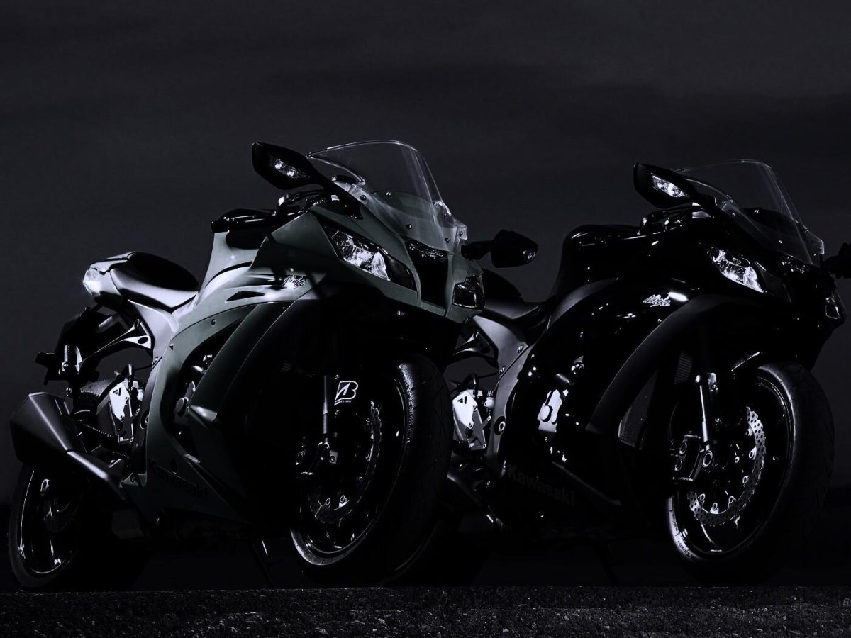 Черный мотоцикл