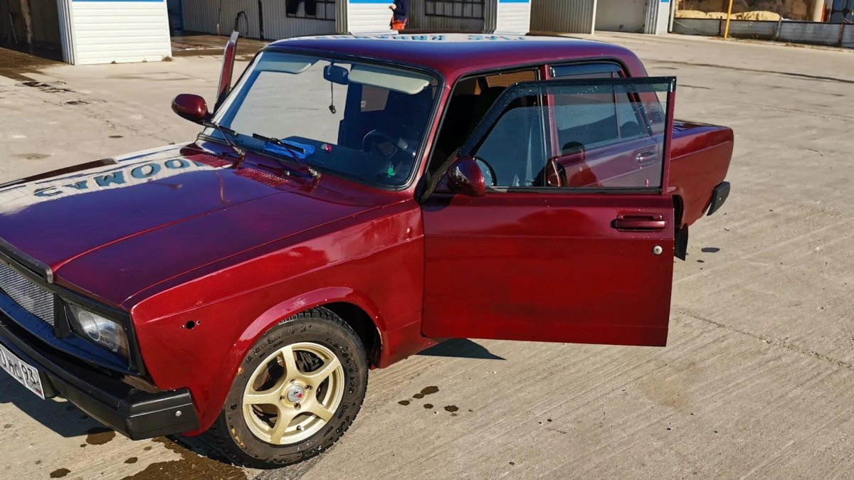 ВАЗ 2107 вишневый металлик