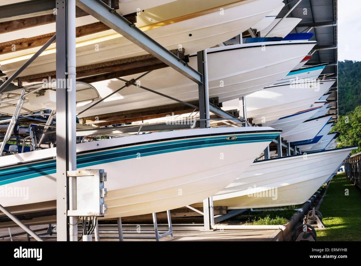 Стоянка яхт и катеров