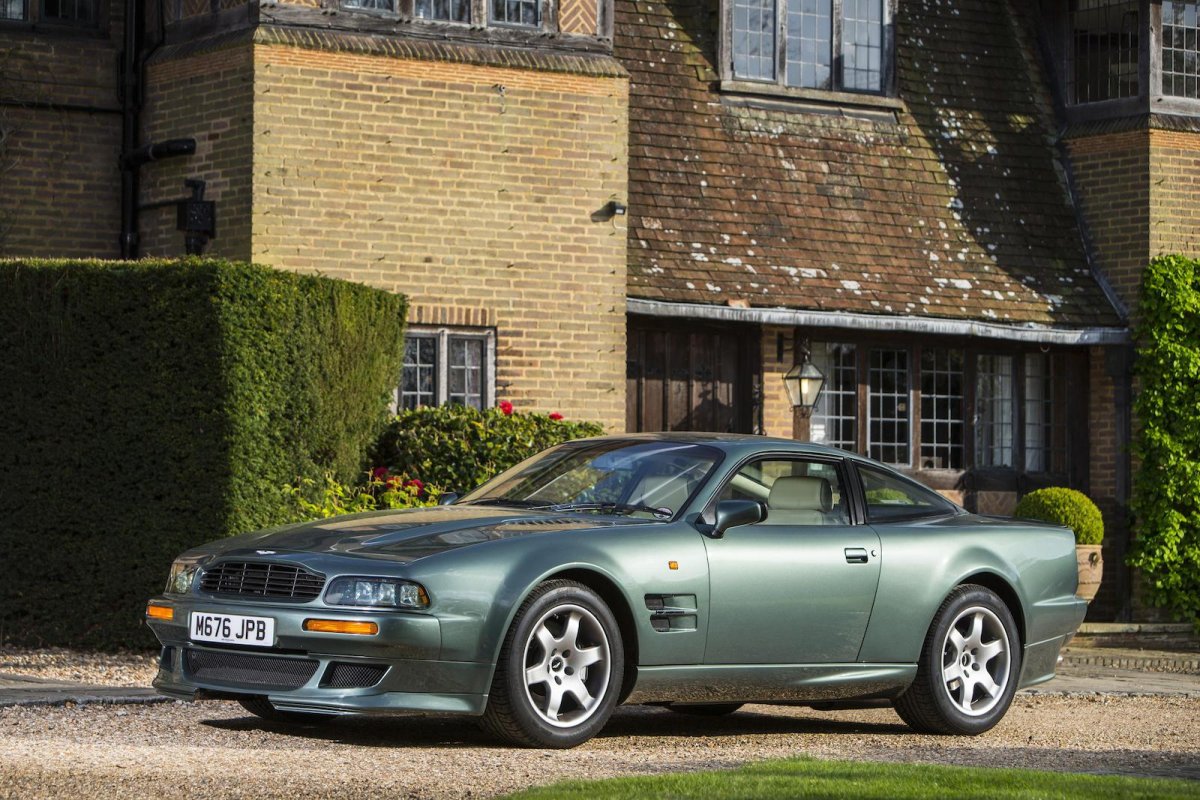 Aston Martin v8