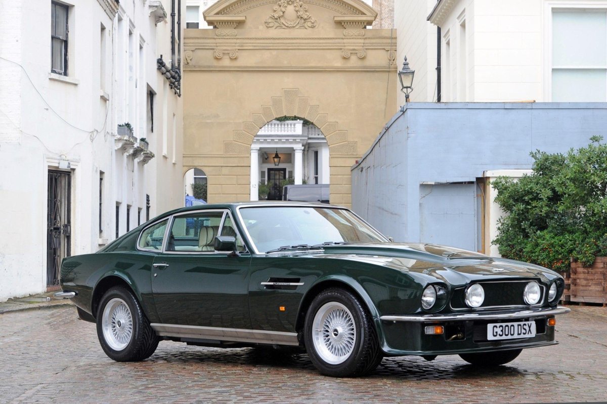Aston Martin v8 1989