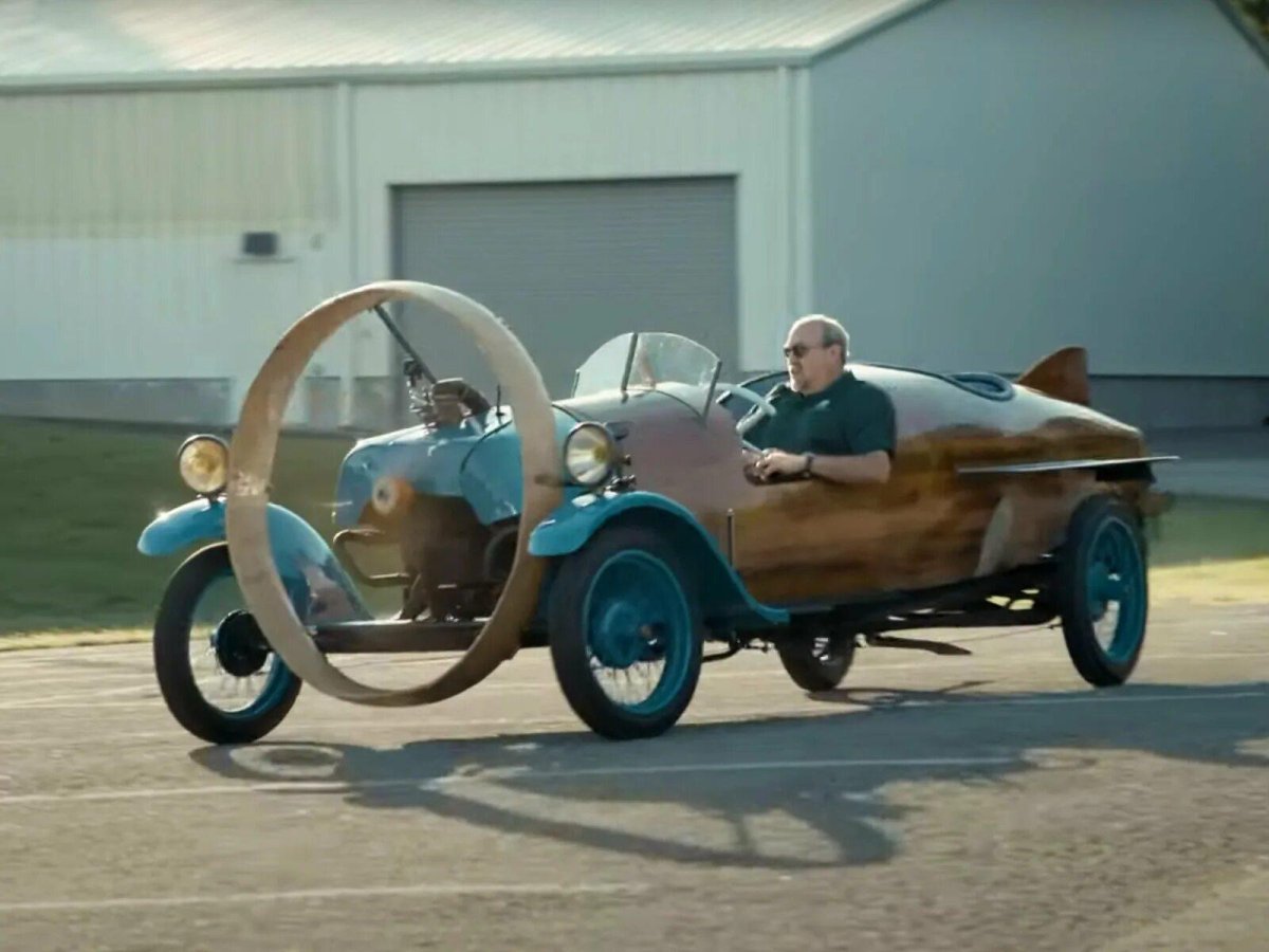 Французский автомобиль с пропеллером