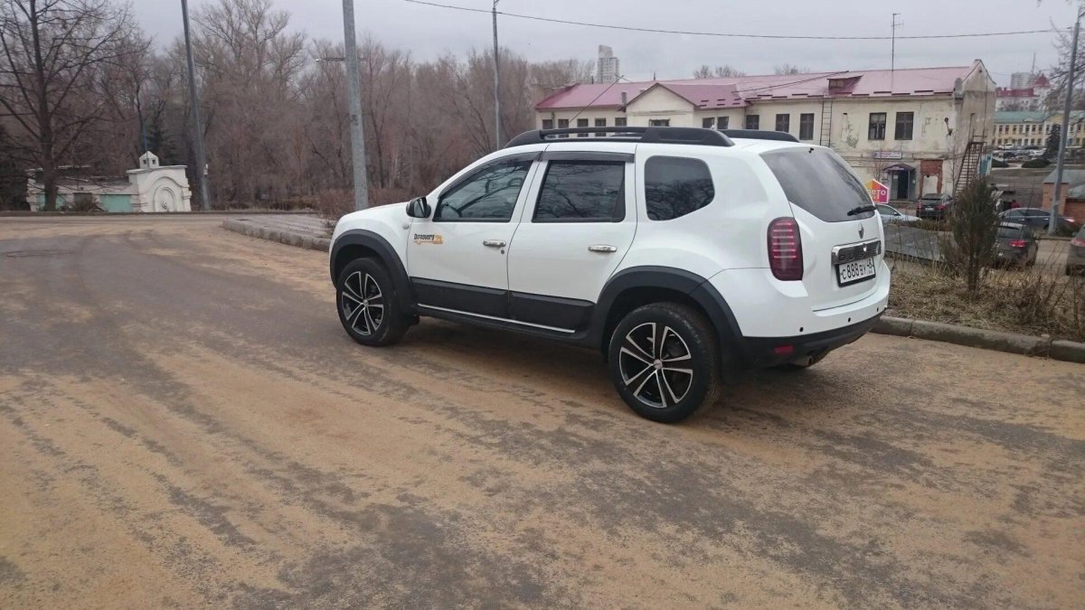 Белый Рено Дастер на литье r17