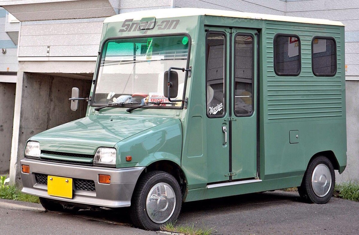 Daihatsu van