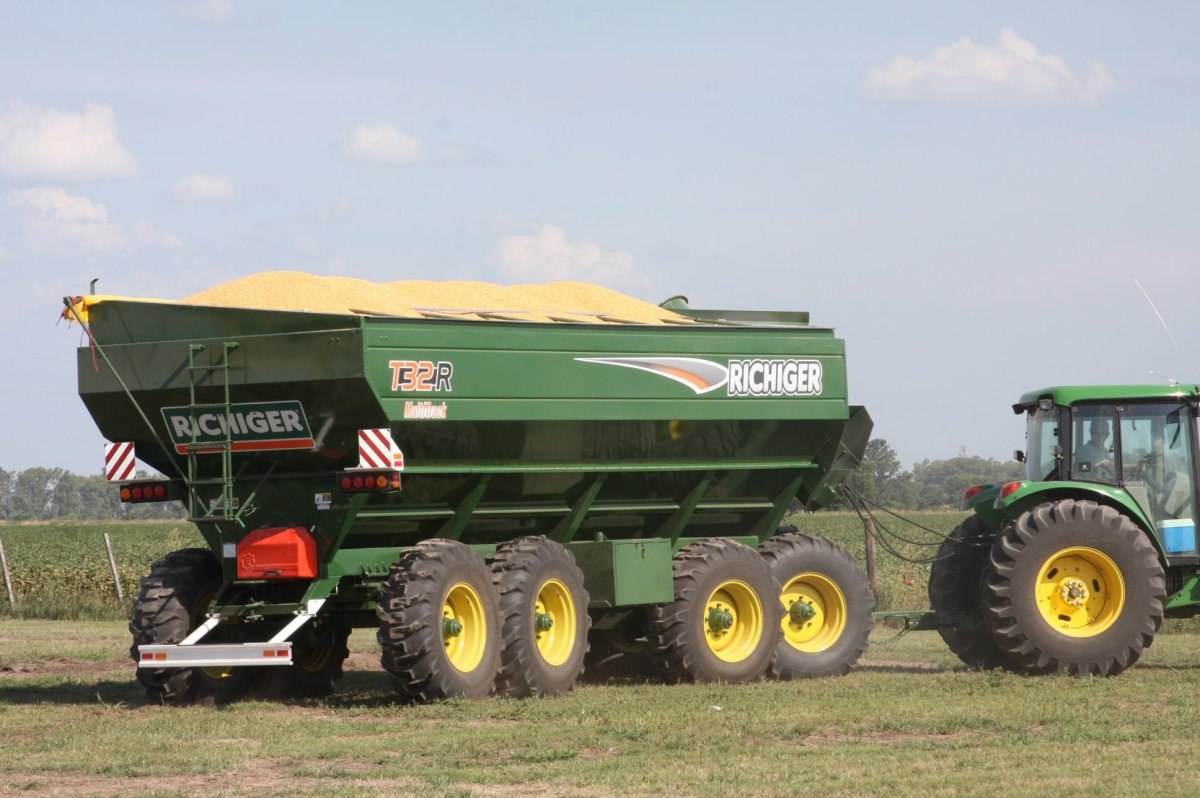 БП 22/28-3 бункер-перегрузчик Лилиани)