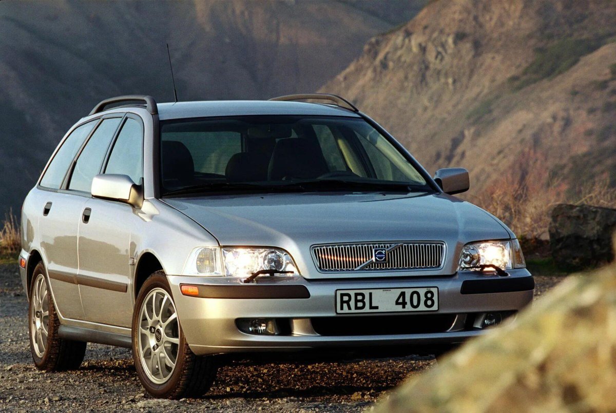 Volvo v40 2001