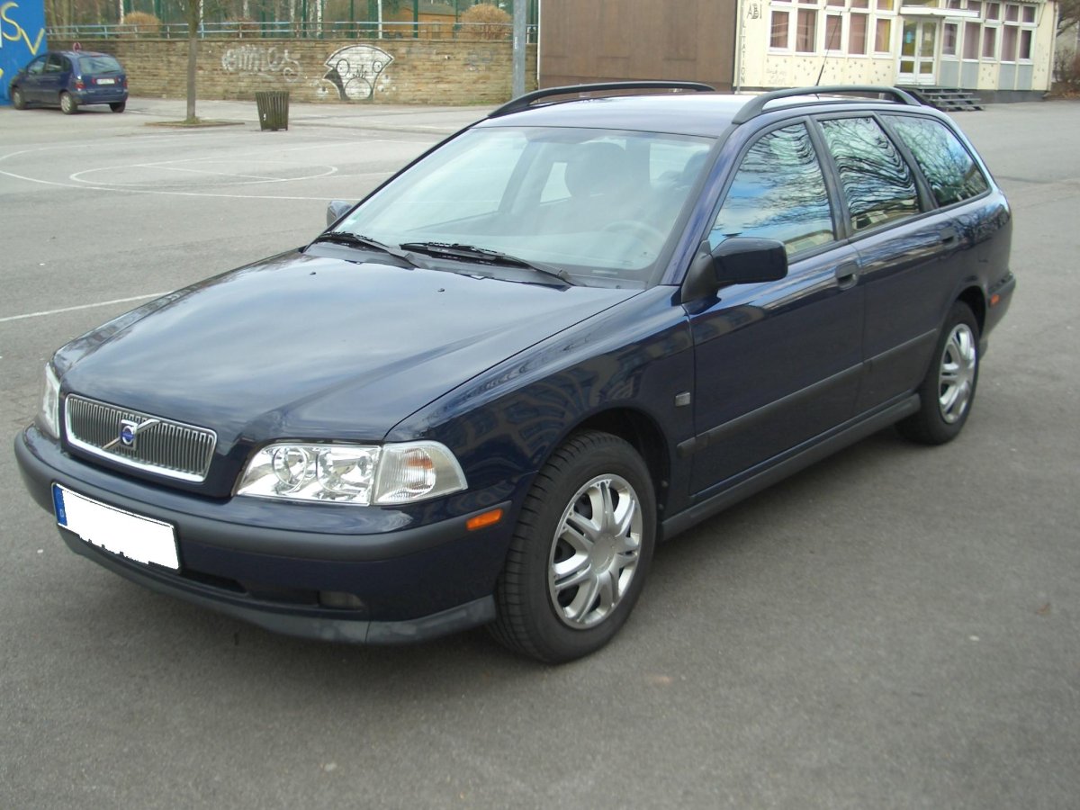 Volvo v40 2000