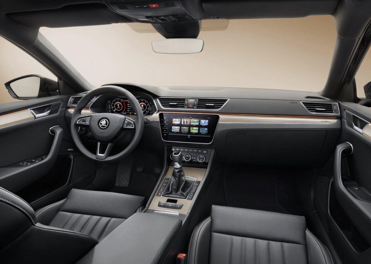Skoda Superb 2022 салон
